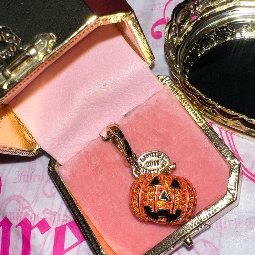Authentic Juicy Couture pave pumpkin charm!🎃 RARE